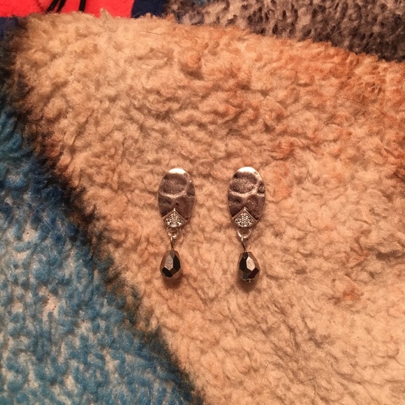 🆕Silver tone hammered earrings w silver dangle - Picture 3 of 6